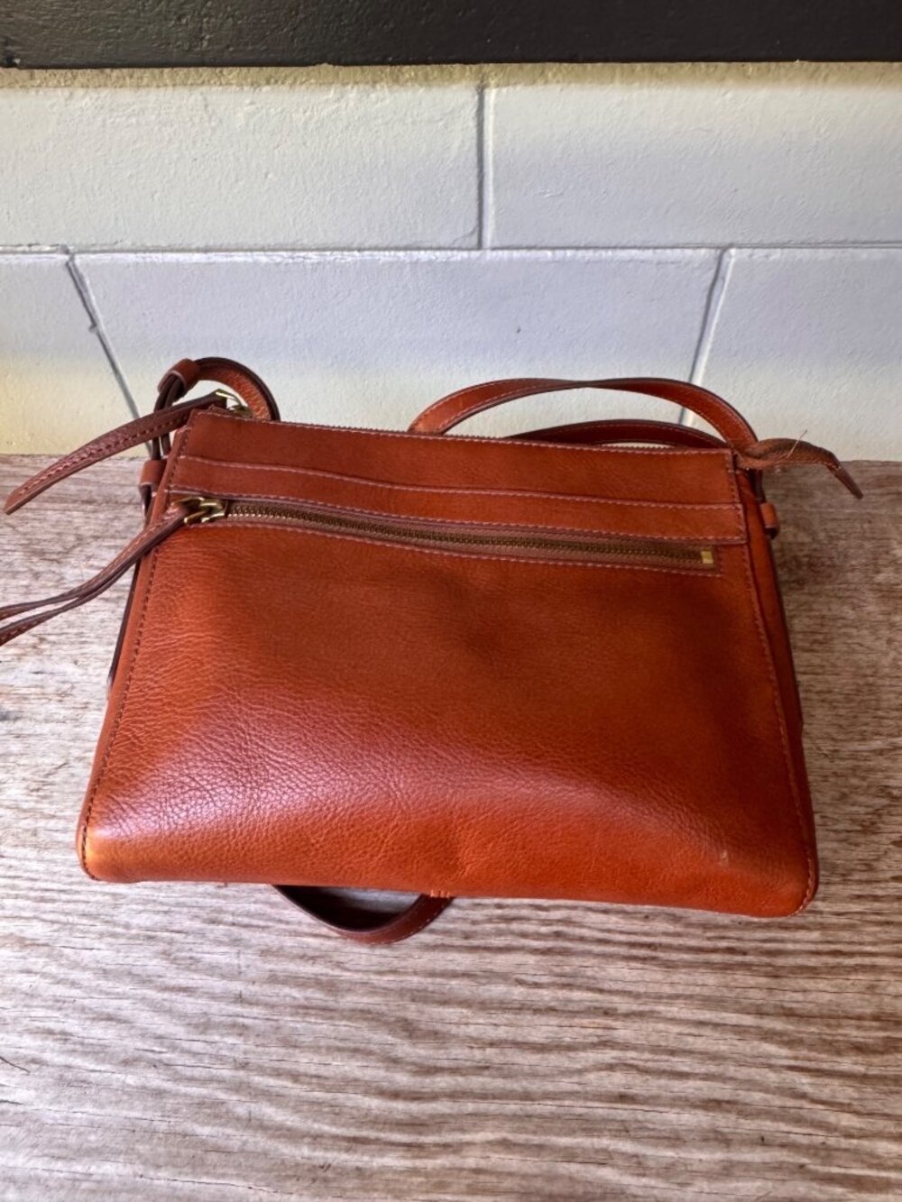 Fossil Genuine Leather Crossbody Bag Cognac Brown Zip Top Shoulder Purse - Picture 2 of 7